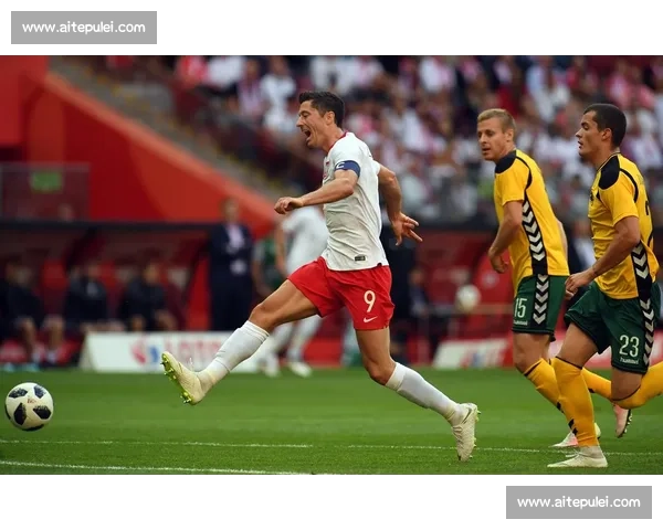 双核闪耀立陶宛！希曼斯基获评最佳，莱万终结无解