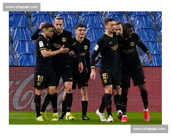 诺里斯社媒晒 “美好周末”：墨西哥站 30 秒大胜登顶积分榜